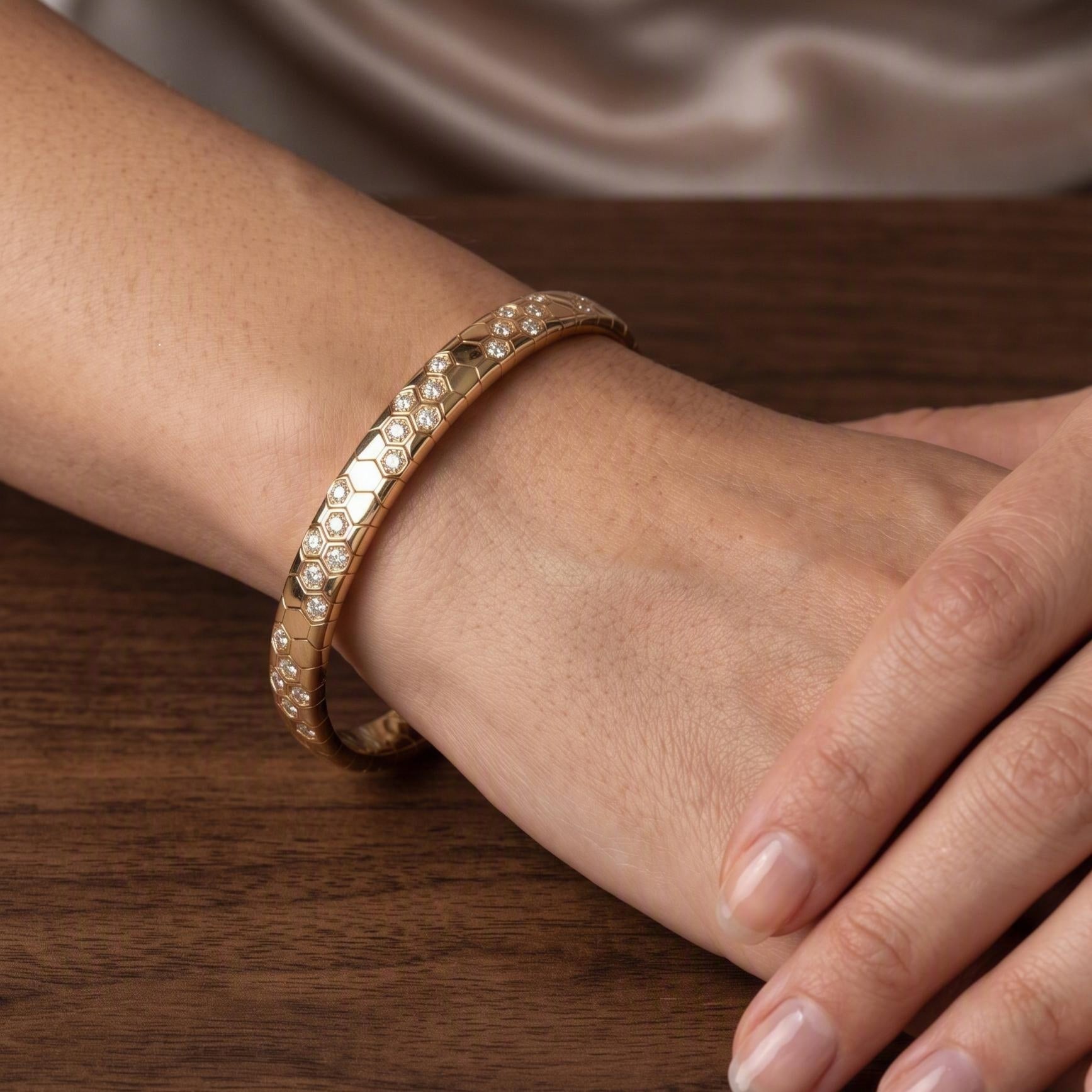 14K Gold Scattered Diamond Honeycomb Flexible Bangle - 2.10 CT