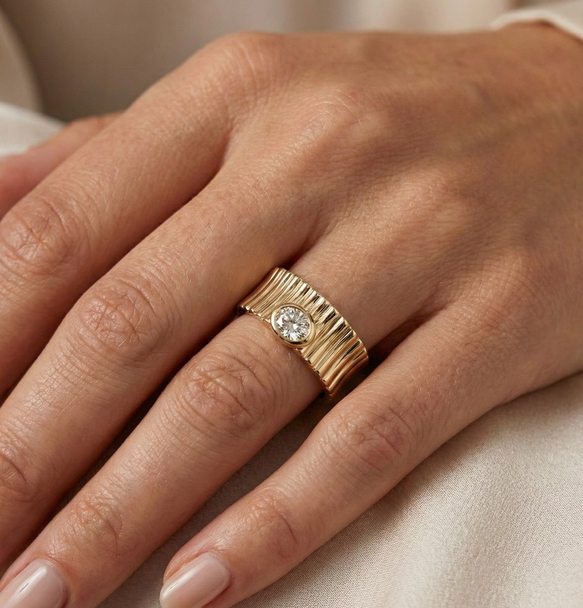 14K Gold Oval Cut Textured Ring - 0.31 CT