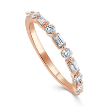 Load image into Gallery viewer, 14K GOLD &amp; BAGUETTE DIAMOND RING