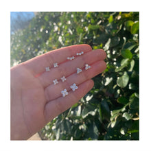 Load image into Gallery viewer, 14k Gold &amp; Diamond Stud Earrings